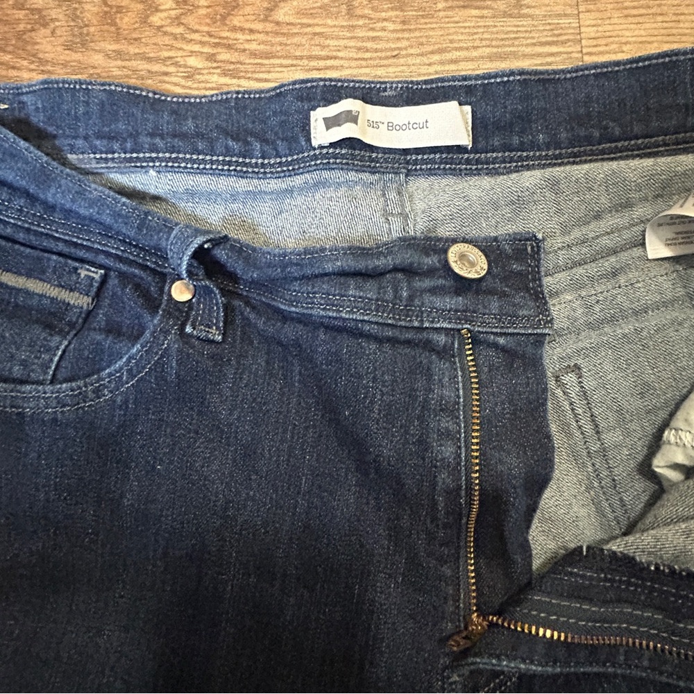 Levi’s 515 Boot cut women’s dark wash jeans. Size 16L. - Picture 5 of 6